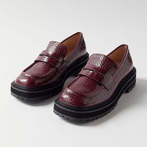 ❌❌❌SOLD❌❌❌SARA LOAFER IN MAROON. Made by Urban Outfitters. SZ 9